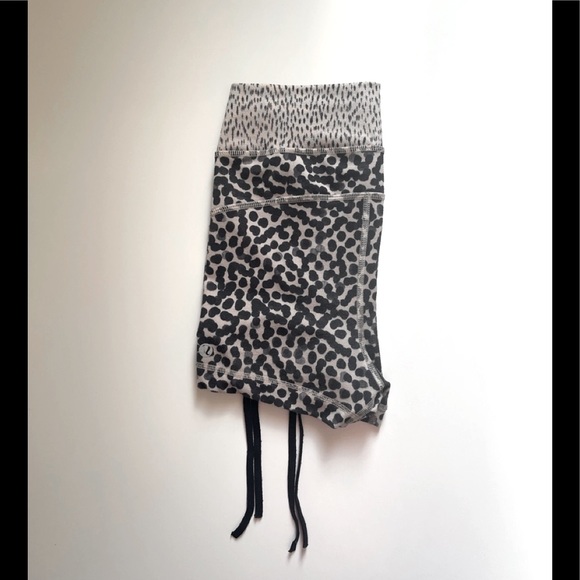 ⭐️Host Pick Lululemon Liberty Short - Picture 6 of 9